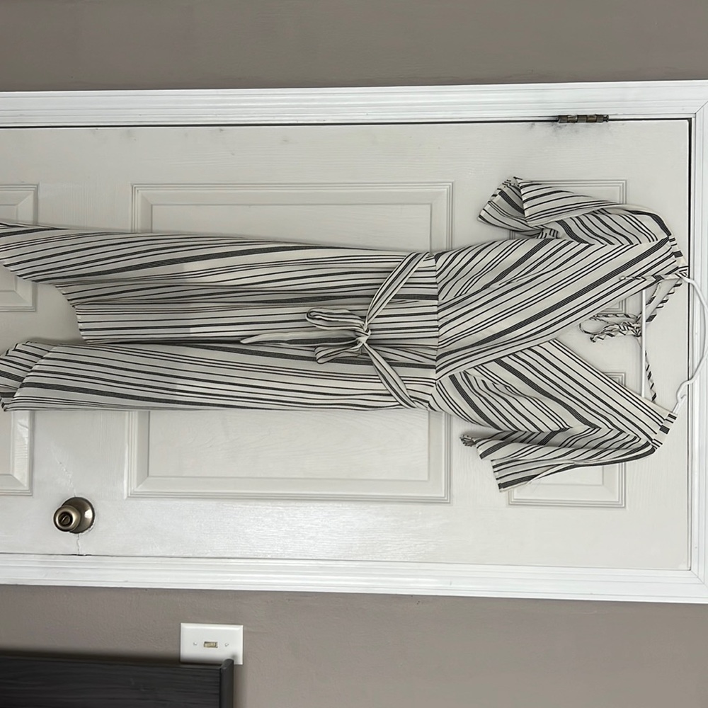 Cute Maurice’s white striped dress!